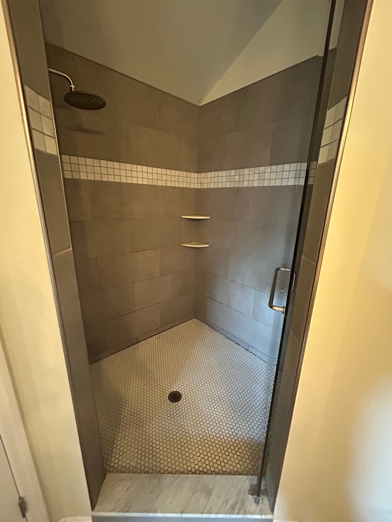 Building Photo - 560 Empress Ave