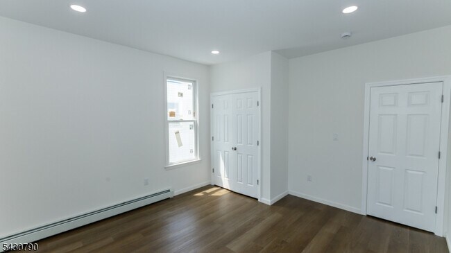 Building Photo - 182 Ellery Ave