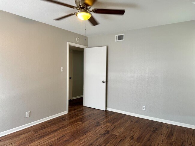 Building Photo - 2101 6th St N