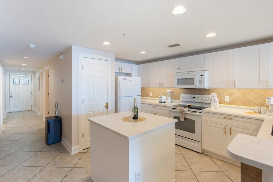 Building Photo - 10811 Front Beach Rd