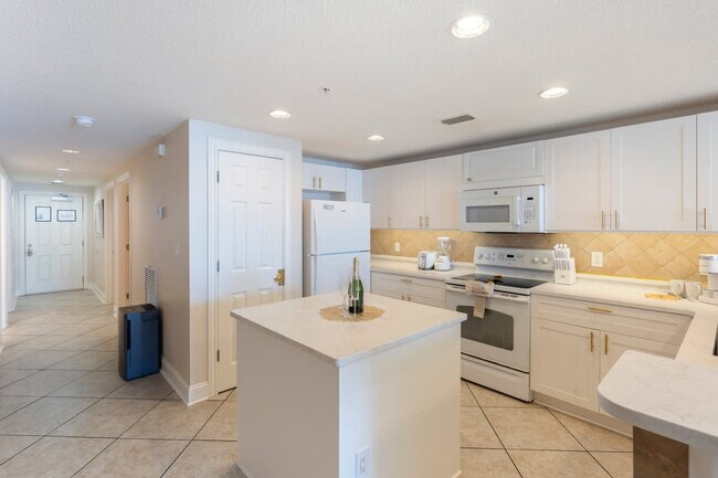 Building Photo - 10811 Front Beach Rd