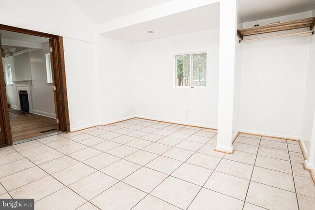 Building Photo - 3242 Holly Hill Dr
