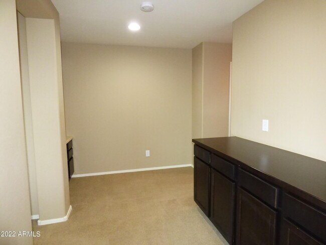 Building Photo - 8623 S 40th Dr