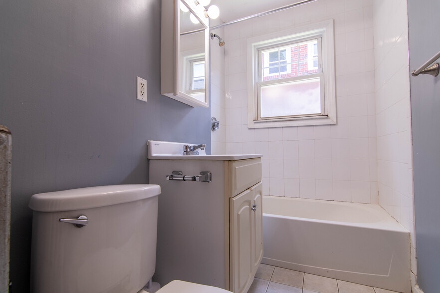 Building Photo - 86 Colborne Rd