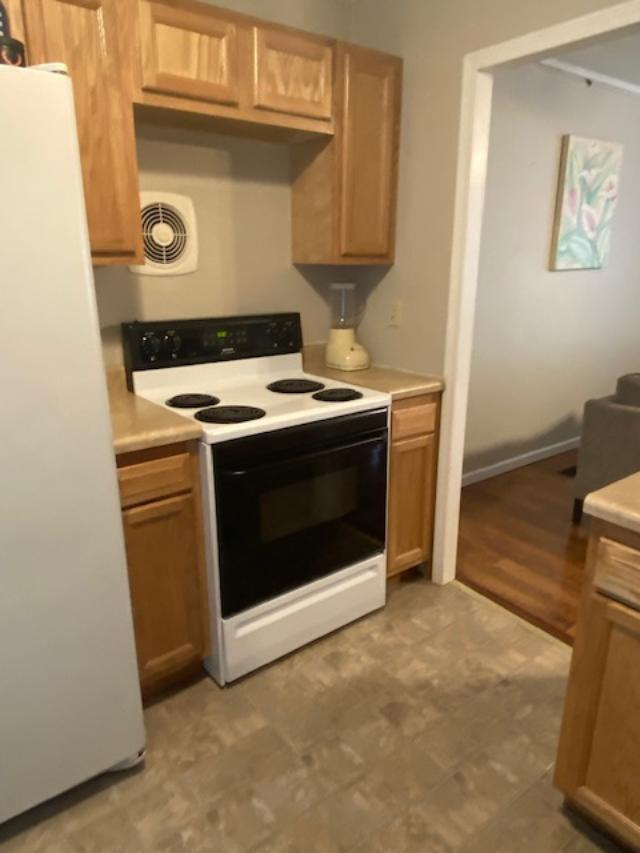 Building Photo - Quiet Neighborhood 3 Bedroom Home with Garage