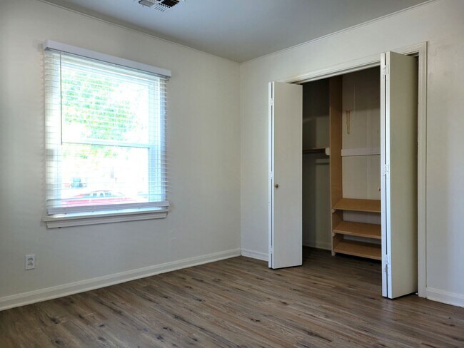 Building Photo - 111 E Marshall Dr