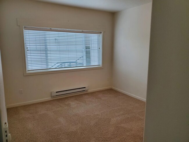 Building Photo - 11845 NW Stone Mountain Ln