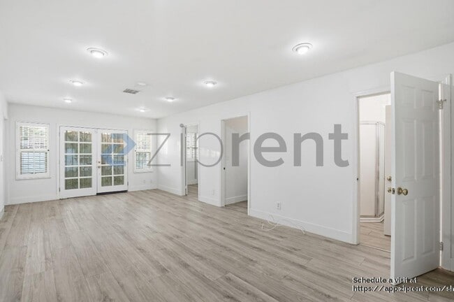 Building Photo - 1421 Stearns Dr