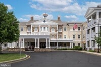 Building Photo - 170 Greentree Rd