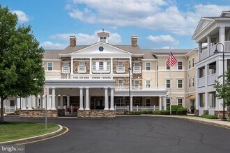 Building Photo - 170 Greentree Rd
