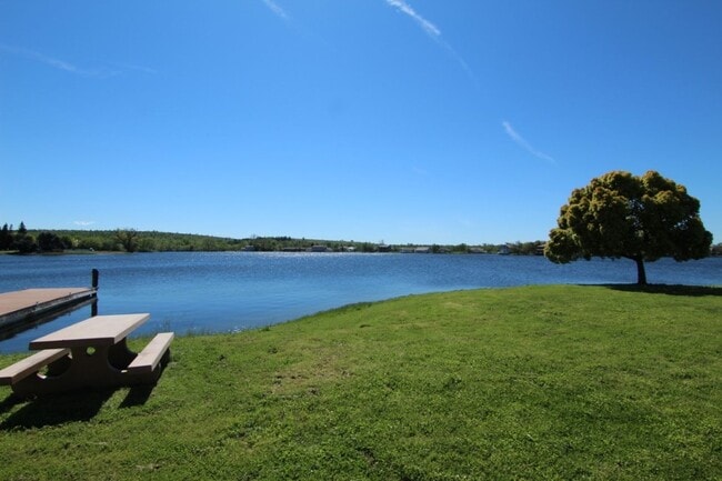 Building Photo - 3 Bedroom Home in Beautiful Lake California!