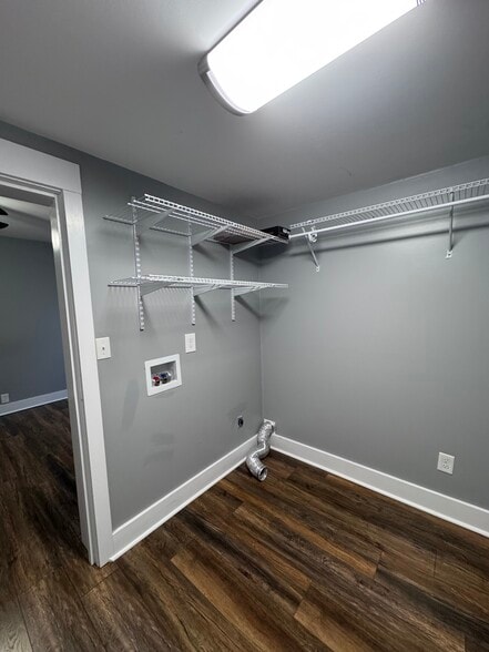 Building Photo - 1615 N Maple Ave