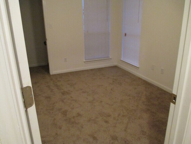 Building Photo - 109 Axis Deer Trail