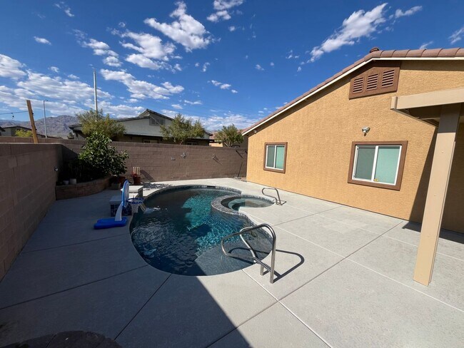 Building Photo - Lovely Single Story Home with Pool near Al...