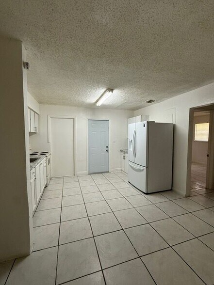 Building Photo - 1125 NW 5th Ave