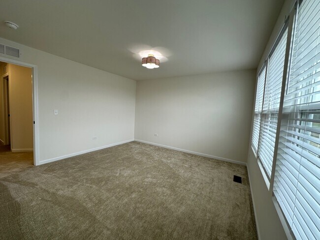 Building Photo - 5955 Hawkweed Dr