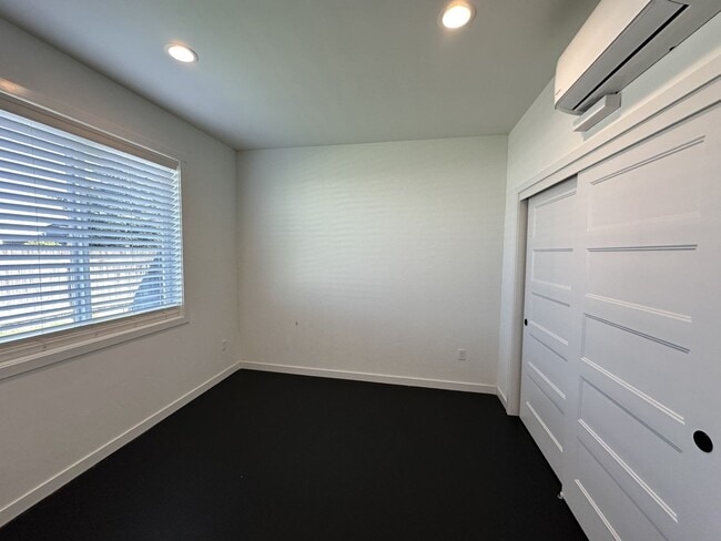 Building Photo - A Bright & Contemporary Home in Pasco