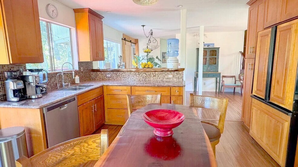Kitchen (two sinks) and dining area - 3560 Paper Mill Rd