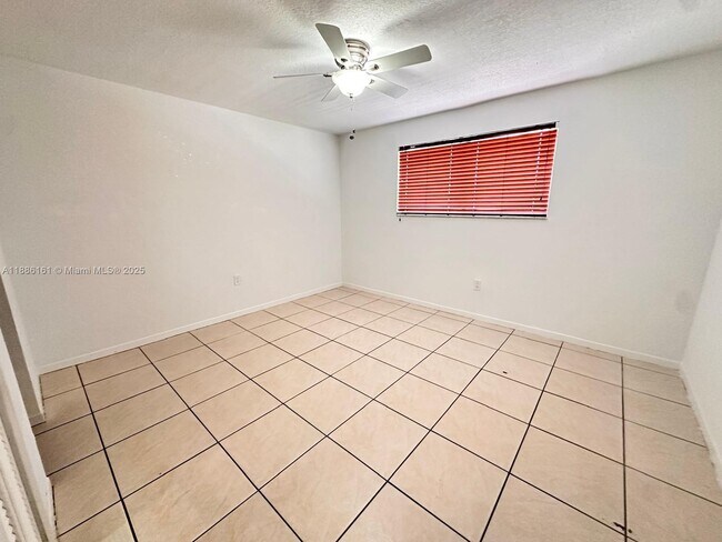 Building Photo - 1380 W 41st St