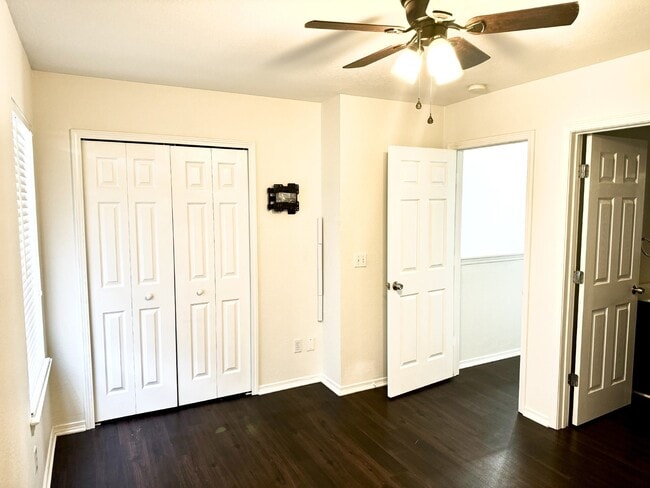 Building Photo - Updated Townhome in University Park!