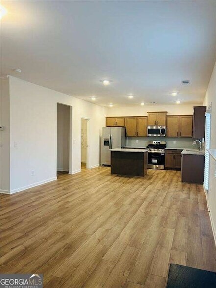 Building Photo - 137 Bloomfield Cir