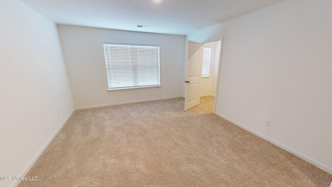 Building Photo - 2427 Hyacinth Ln