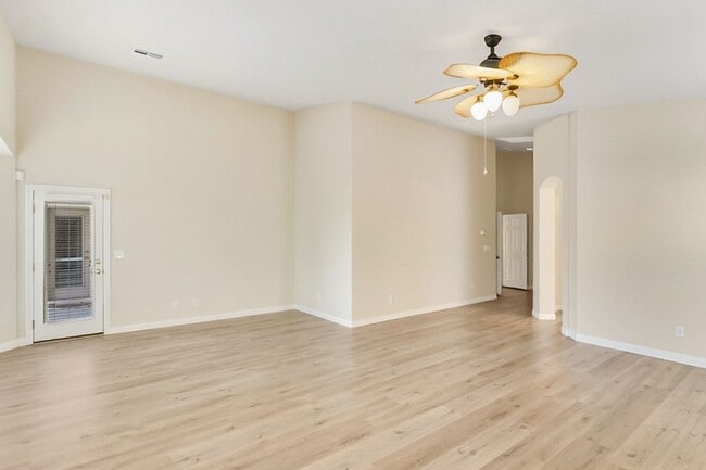 Building Photo - 4 Bed, Single Story Home, In Southwest Gat...