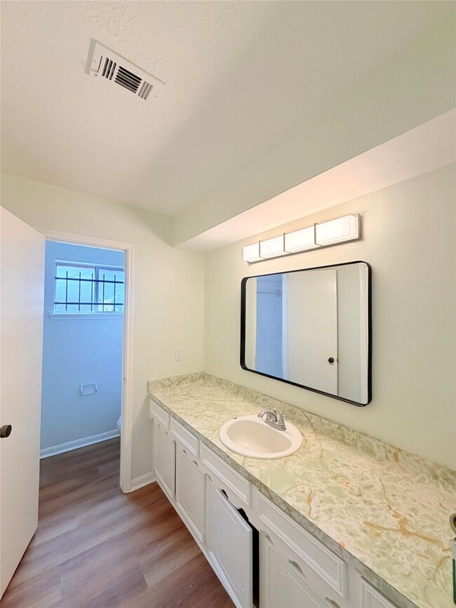 Building Photo - 4410 Longhorn Dr