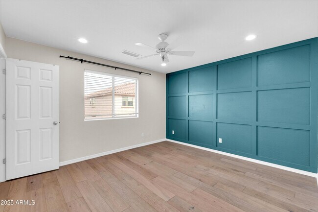 Building Photo - 2040 W Kathleen Rd