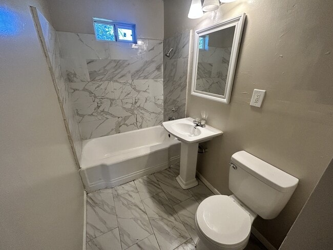 Building Photo - 5510 N Johnstown Ave