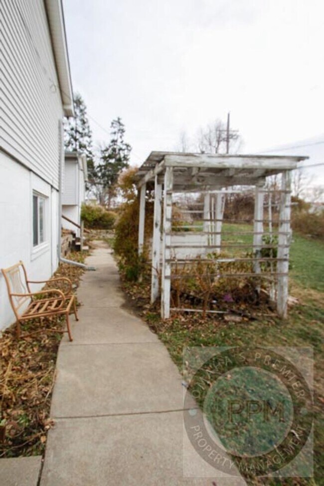 Building Photo - 12317 Weir St