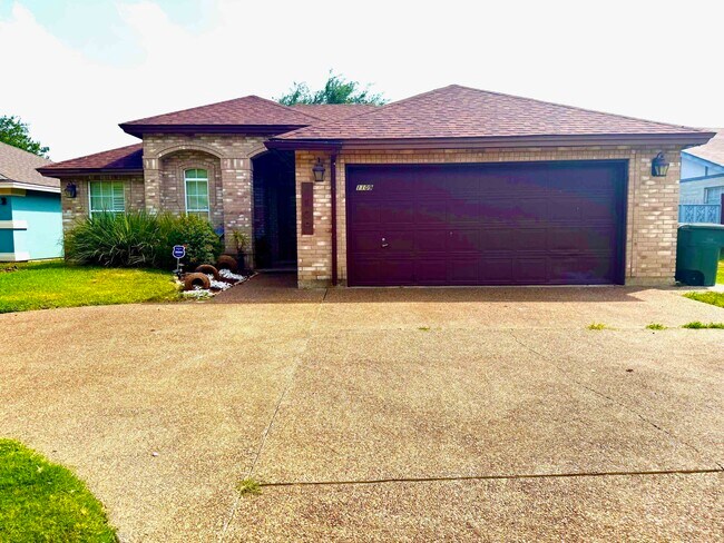 Primary Photo - 1109 Sapphire St