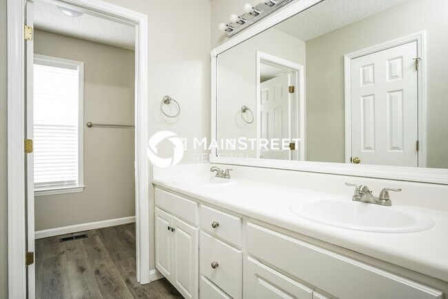 Building Photo - 3 Bedroom Pet-Friendly Home in Raleigh, NC...