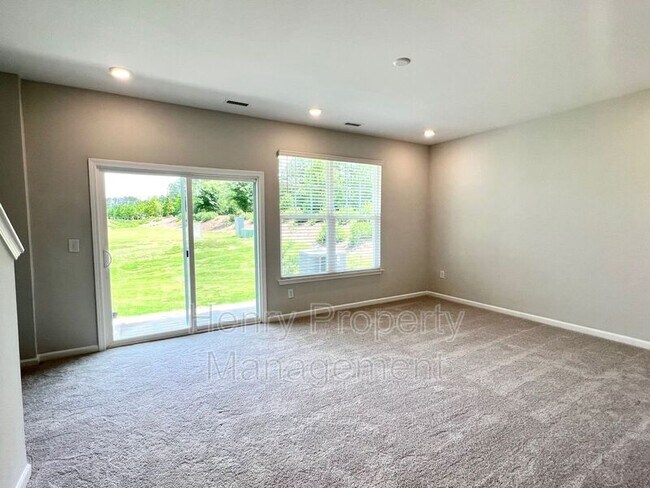 Building Photo - 1002 Brookville Ln