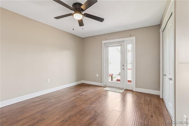 Building Photo - 1717 Danbury Dr