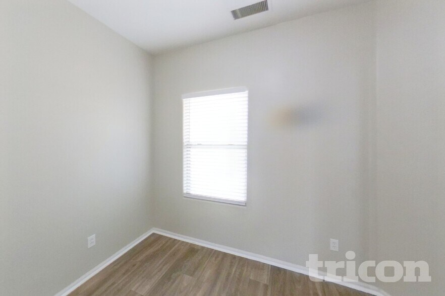 Building Photo - 44570 W Mescal Dr