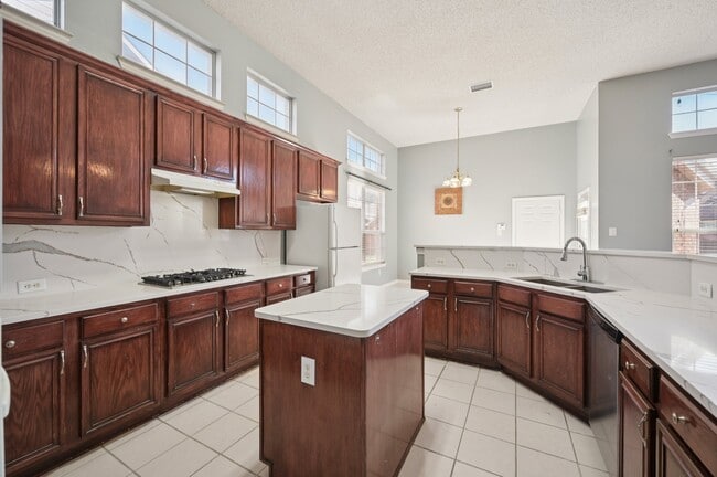 Building Photo - 4400 Foxtail Ln