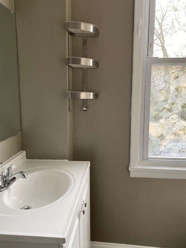 Building Photo - Corner Rowhouse Upper Unit-Canton, MD