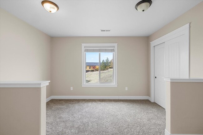 Building Photo - 4375 Vista Pointe Dr