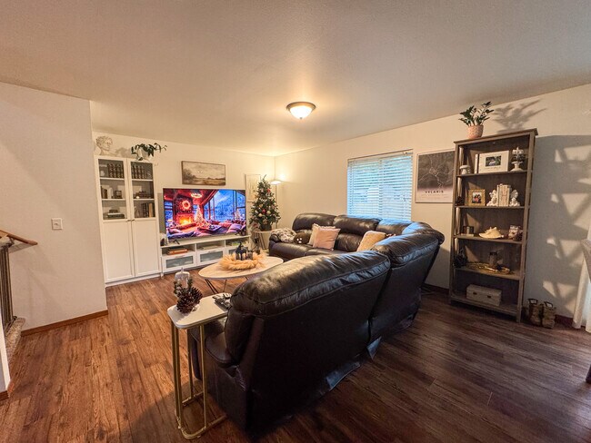 Building Photo - 16522 Mimosa Ct SE