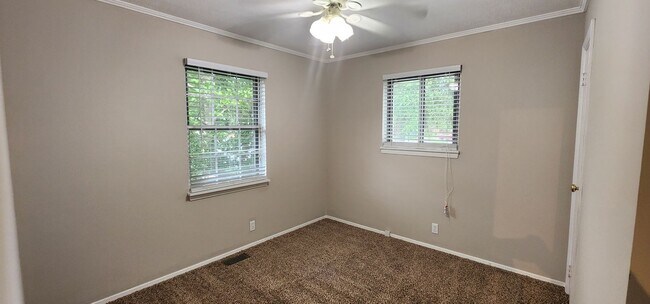 Building Photo - Check This One OUT!! To View is to Rent! 3 Bedroom, 1 Bath. Hardwood Floors, Tile and Newer Carpe...