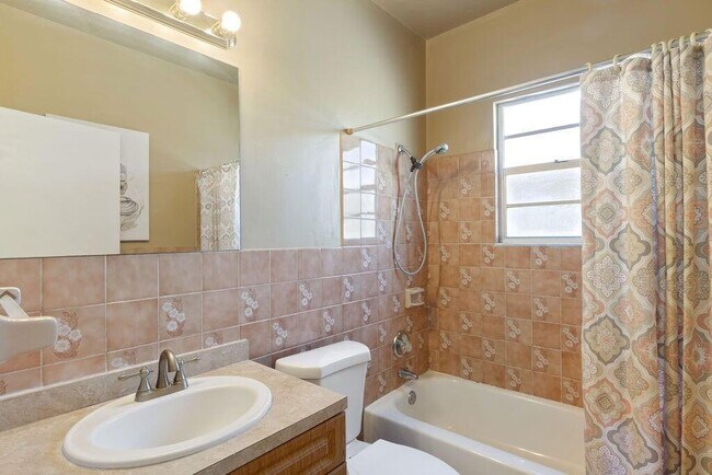 Building Photo - 509 Plymouth Rd