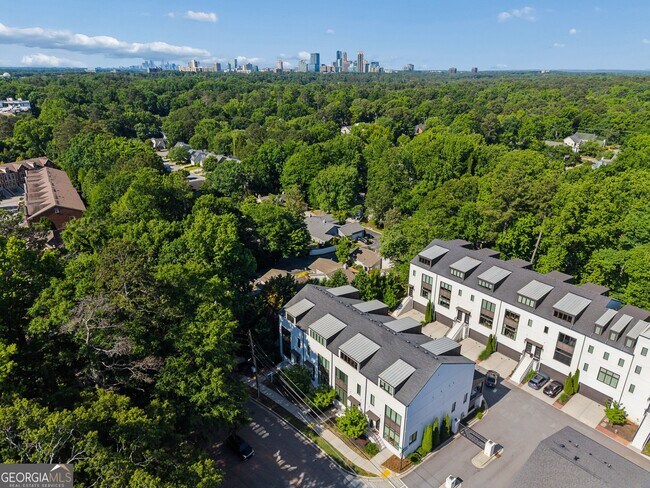 Building Photo - 2974 Hermance Dr NE