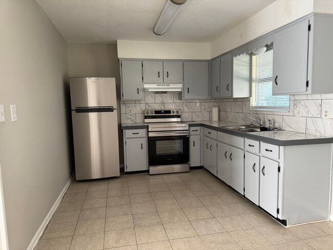 Building Photo - 298 Cross Dr