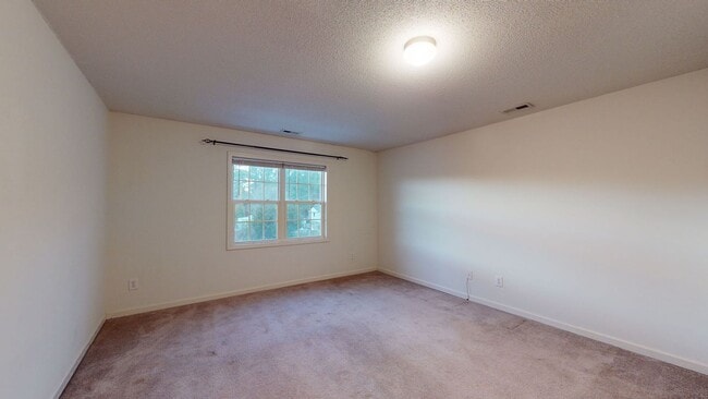 Building Photo - 252 Smallwood Rd