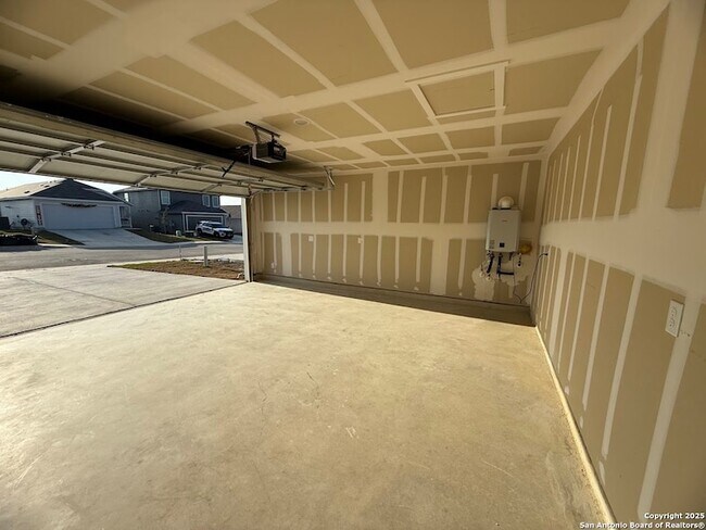 Building Photo - 204 Ottawa Wy