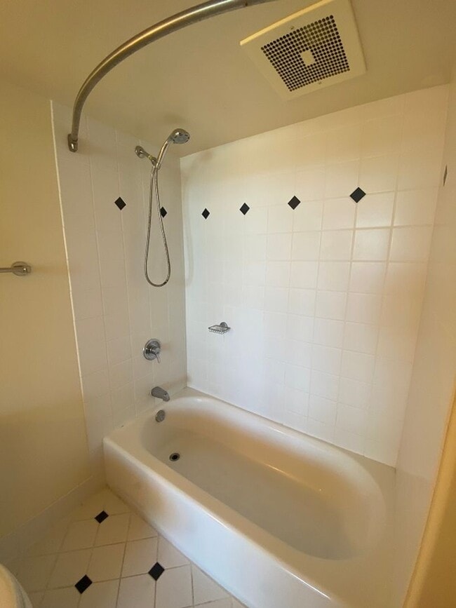 Building Photo - $2,400 1 Bed, 1 Bath, 1 Parking-One Archer Lane, High Floor with ocean/mountain views