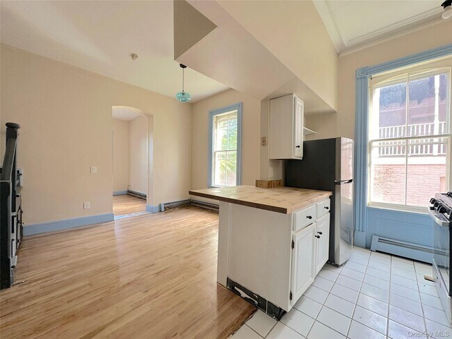 Building Photo - 240 Grand St