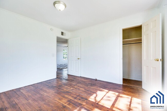 Building Photo - 107 Belaire Ave