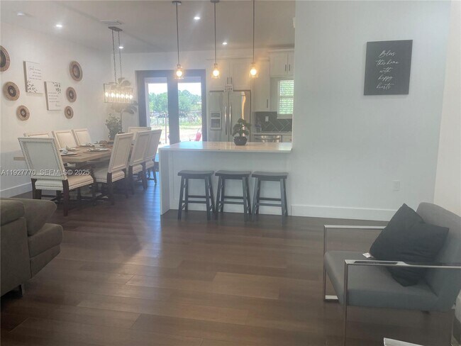 Building Photo - 675 N Romero St